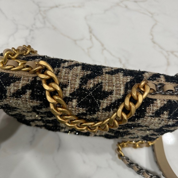 Black and Tan Tweed Shoulder Bag - Picture 2 of 7